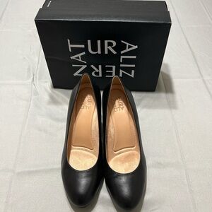 Naturalizer Black Leather Block Heel Pumps‎ Closed Toe Women’s Size 8.5W